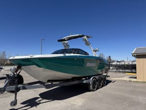 2022 Malibu Boats M240
