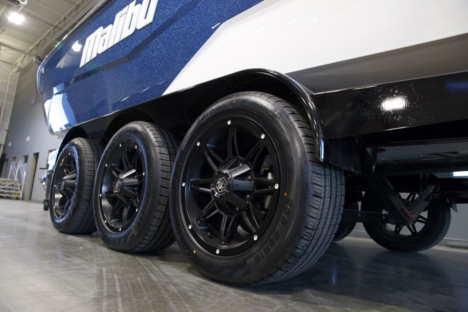 2026 Malibu Boats 25 LSV