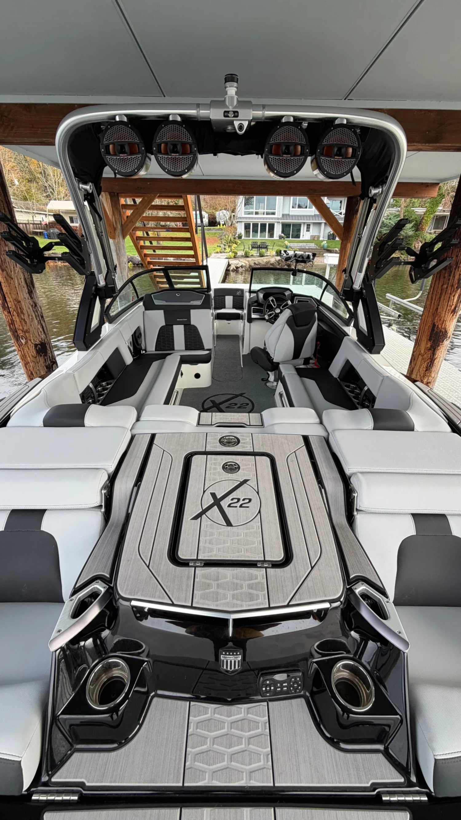 2023 Mastercraft X22**loaded and clean!**