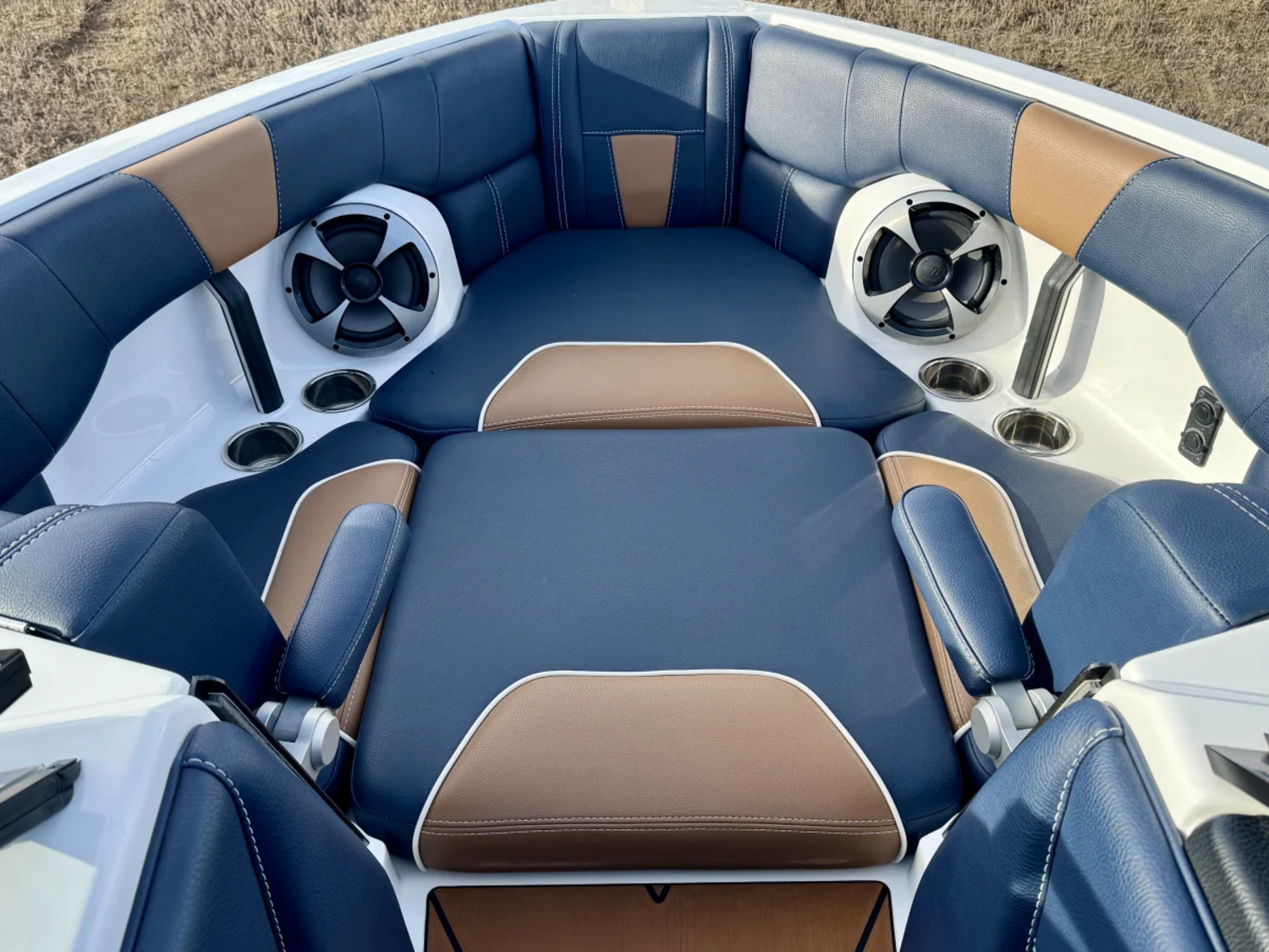 2021 Malibu 23 LSV - M6DI