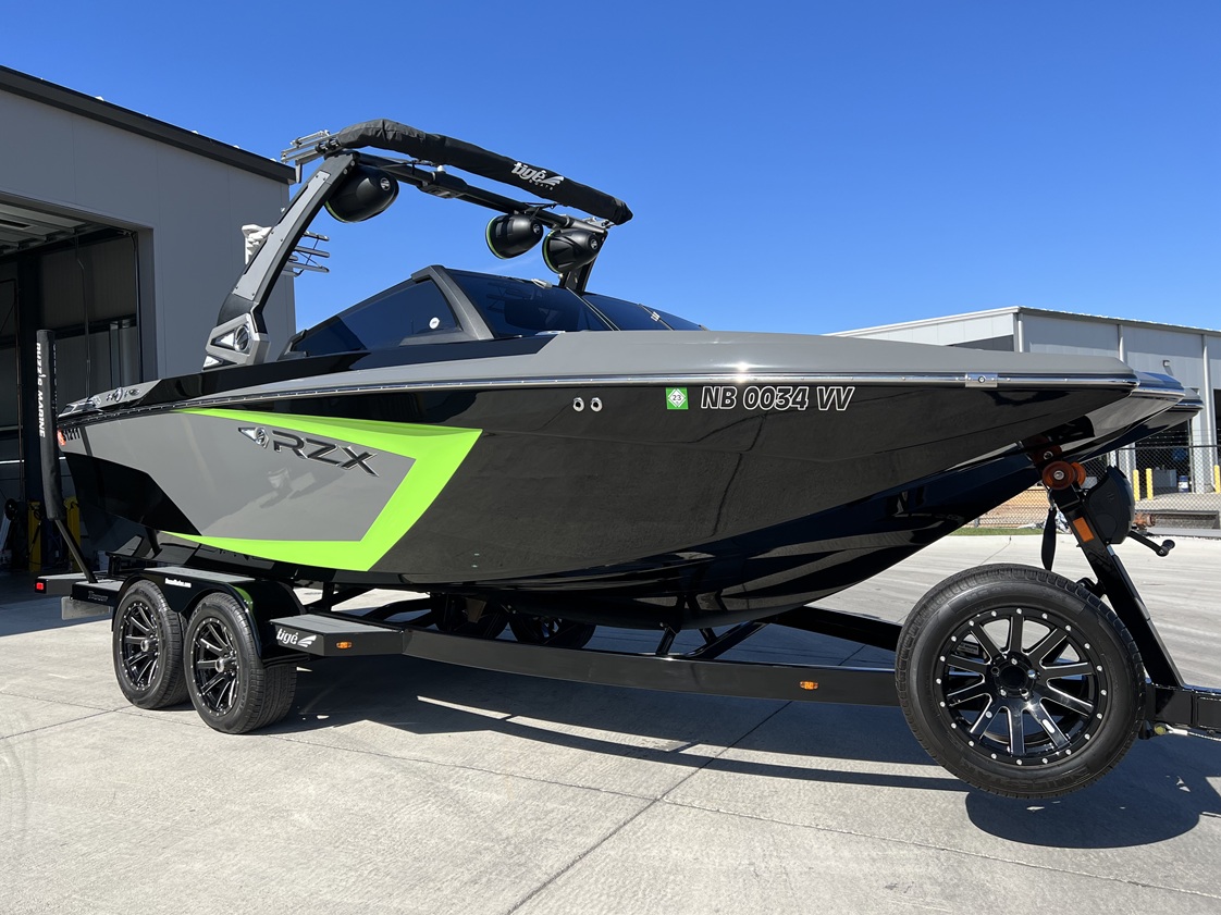Tige 22RZX with only 30hrs like new! 