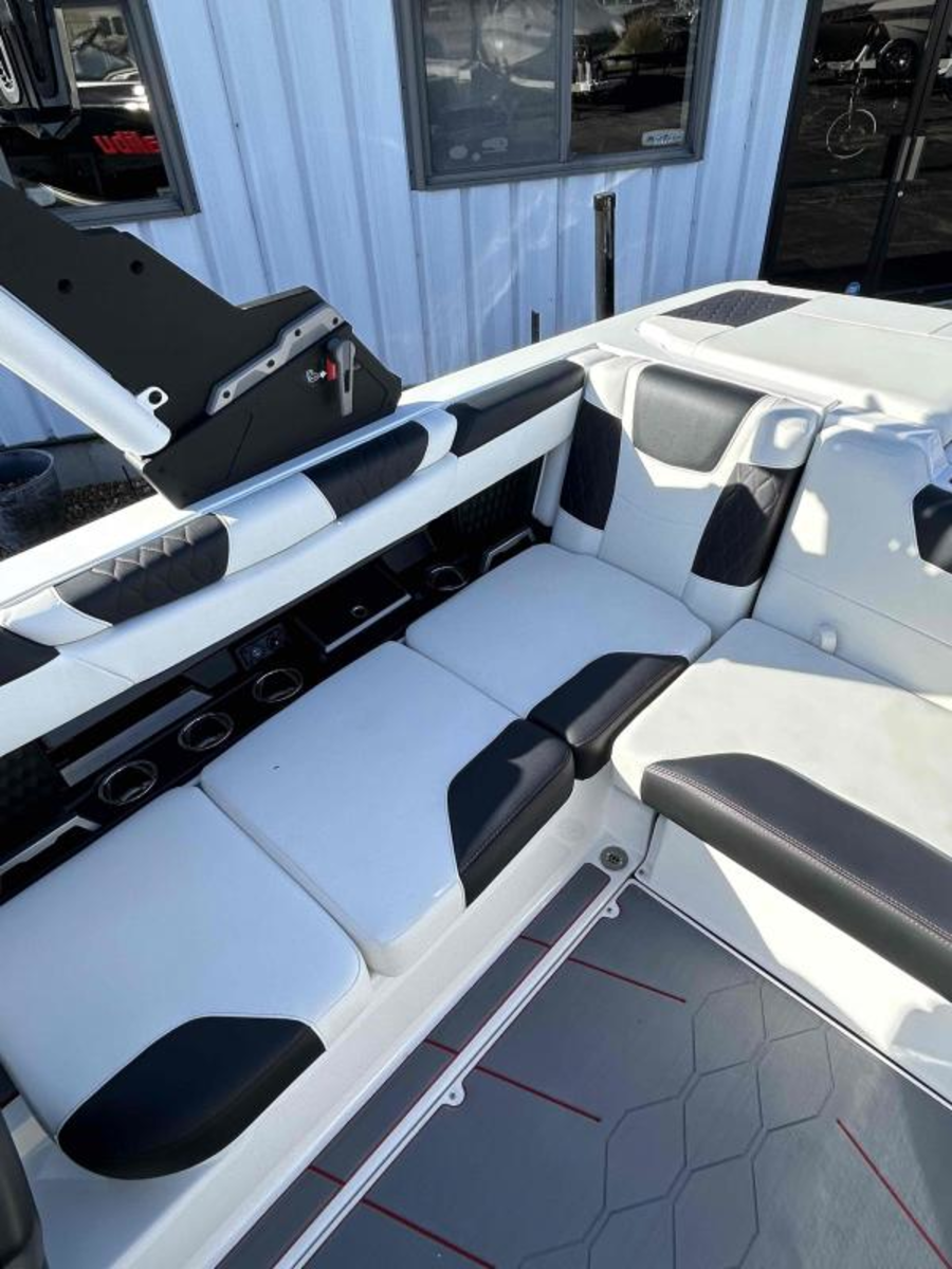 2024 Malibu Boats M220 for sale in Hazelwood, Missouri