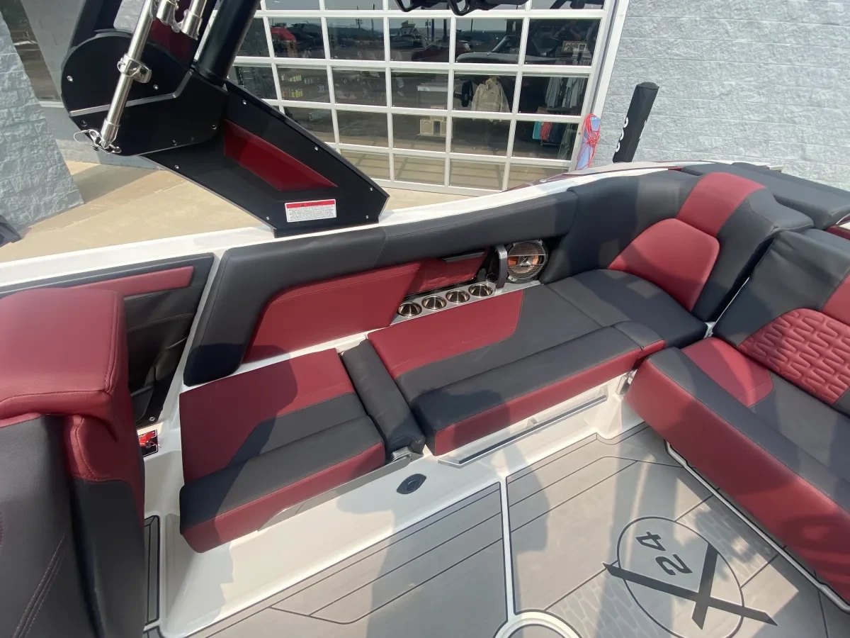 2022 MasterCraft X24