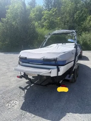 2013 Malibu 23 LSV Very Low 180 HOURS WAKESETTER Icon