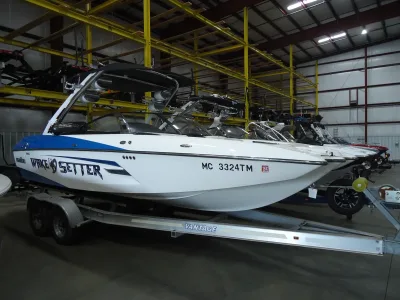 2012 Wakesetter 22 MXZ Malibu Boats for sale in Waterford Michigan