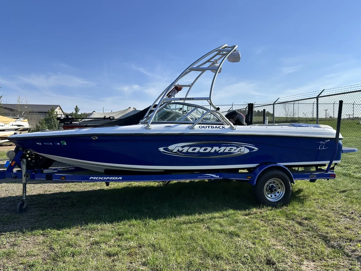2006 Moomba Outback 