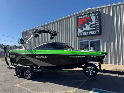 2013 F21 Tomcat MB Sports Boats for sale in Denver Colorado