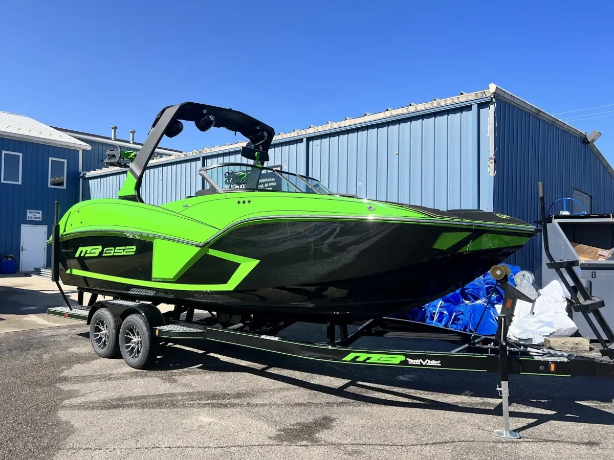 2024 MB Sports B52 25′ Demo