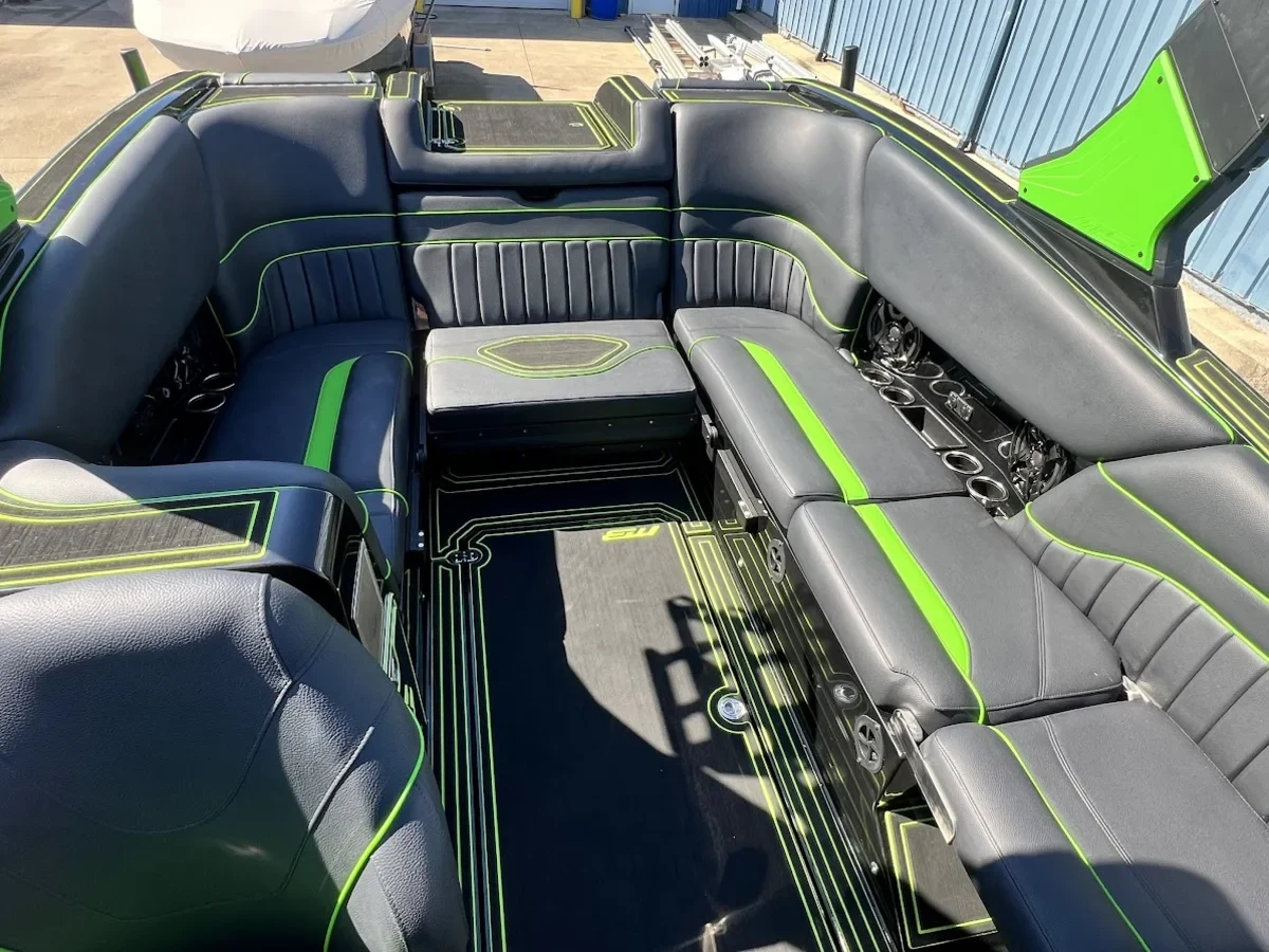 2024 MB Sports B52 25′ Demo