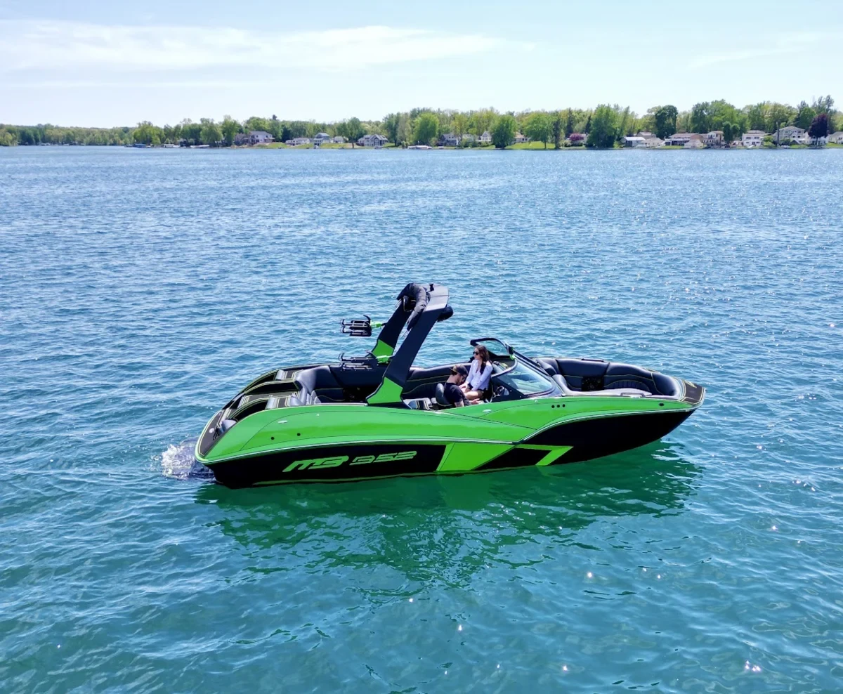 2024 MB Sports B52 25′ Demo