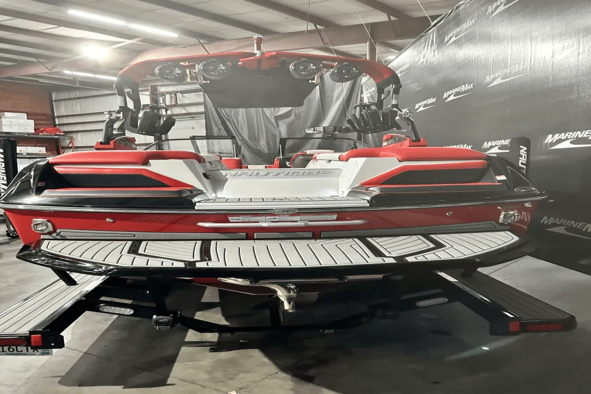 Year End Close Out Pricing! 2020 G23 Super Air Nautique, Steering Assist and Power Tower, PRICE IMPROVEMENT!!!