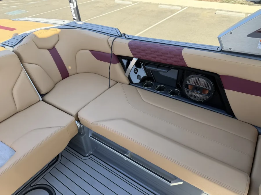 2024-mastercraft-xt24-98288-image10.webp