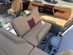 2024-mastercraft-xt24-98288-image5.webp