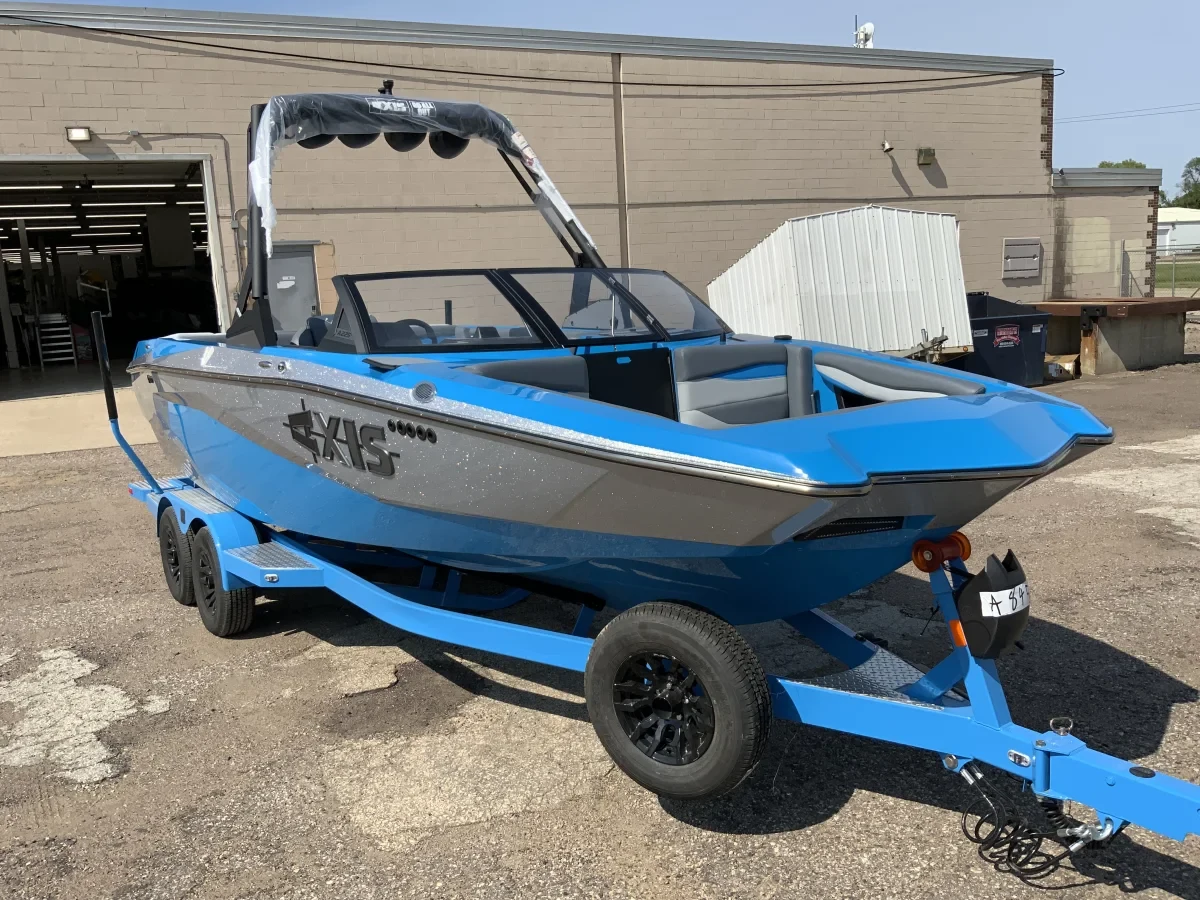 2025 Axis A225 wake boat w/ M5DI and TRL