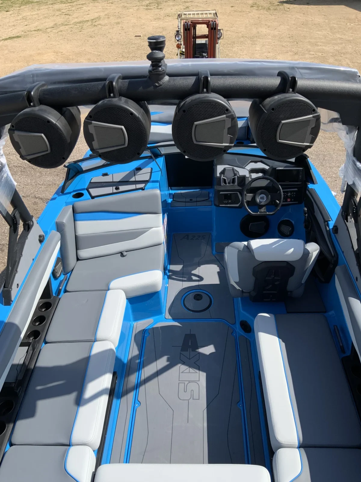 2025 Axis A225 wake boat w/ M5DI and TRL