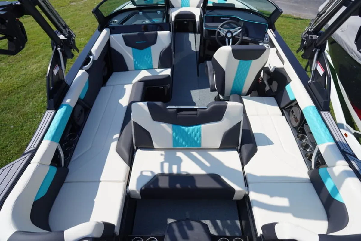 2025 MasterCraft XT23