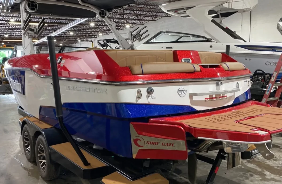 2021 Malibu 25LSV 430HP American Colors! Trailer included 160 hours
