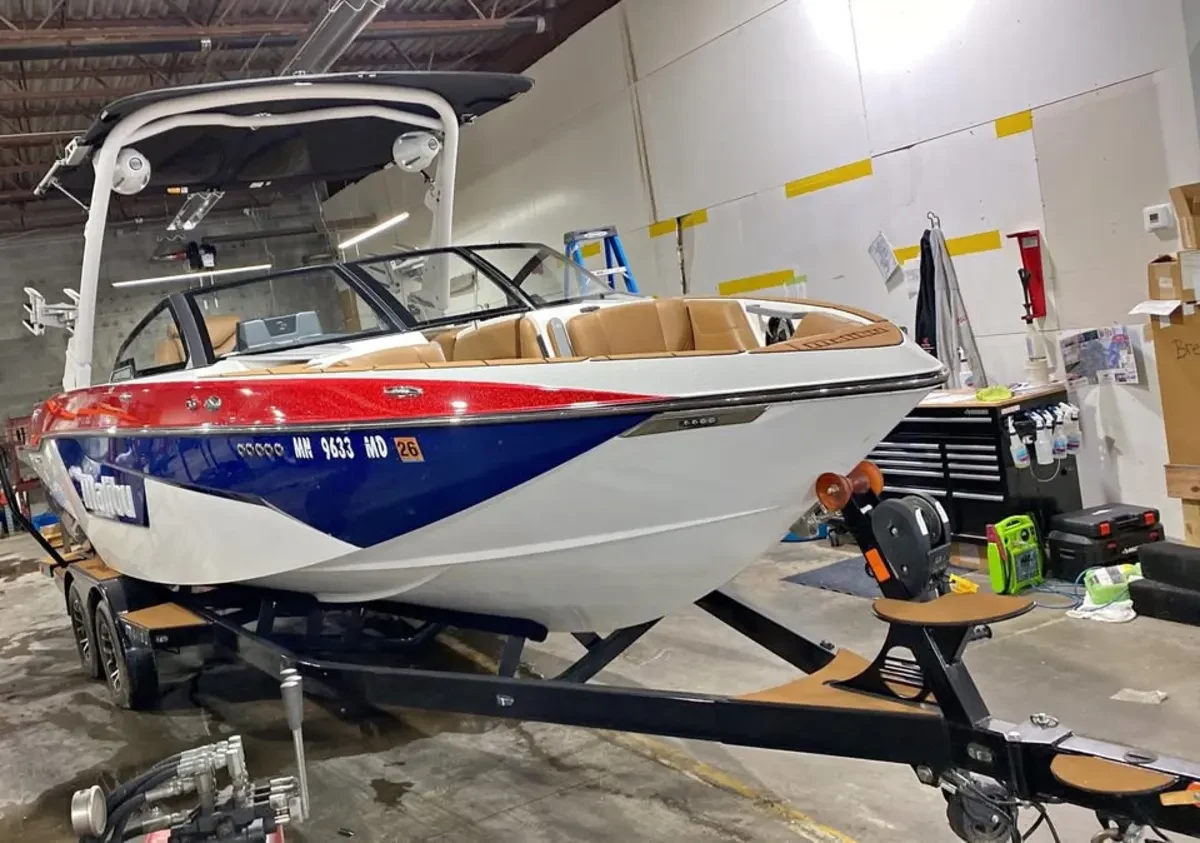 2021 Malibu 25LSV 430HP American Colors! Trailer included 160 hours