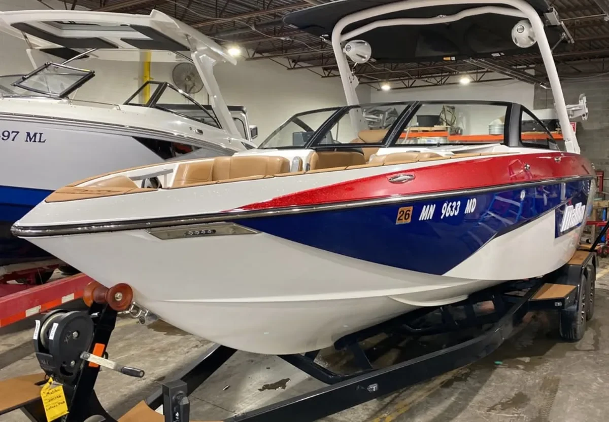2021 Malibu 25LSV 430HP American Colors! Trailer included 160 hours