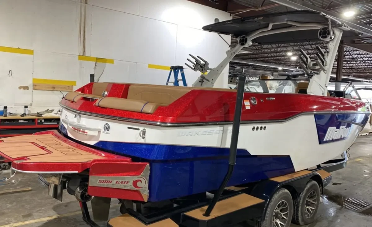 2021 Malibu 25LSV 430HP American Colors! Trailer included 160 hours