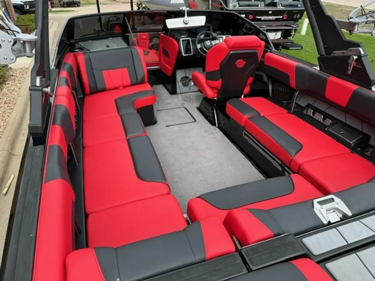 2022 Malibu 23 LSV LT4 Motor!