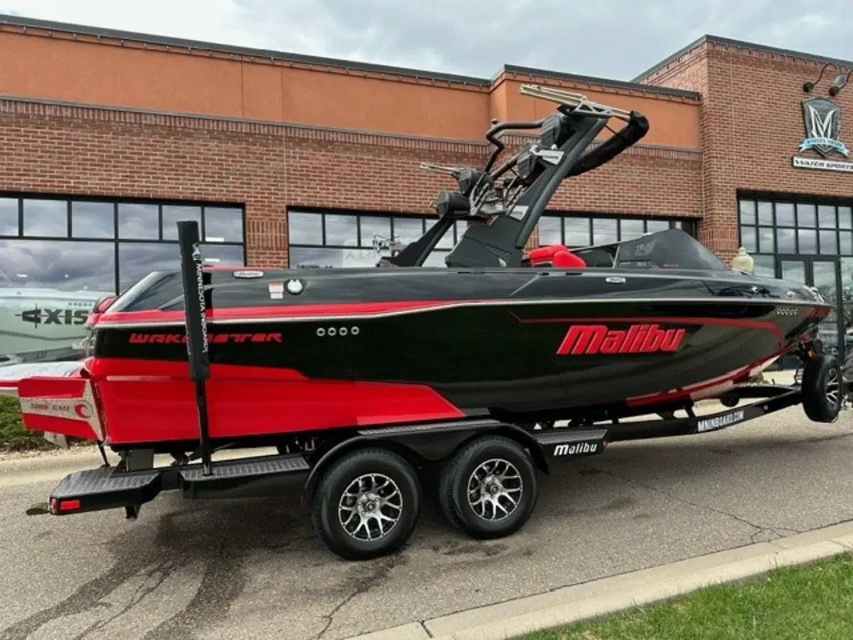 2022 Malibu 23 LSV LT4 Motor!