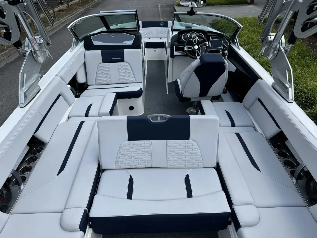 2021 MasterCraft X24