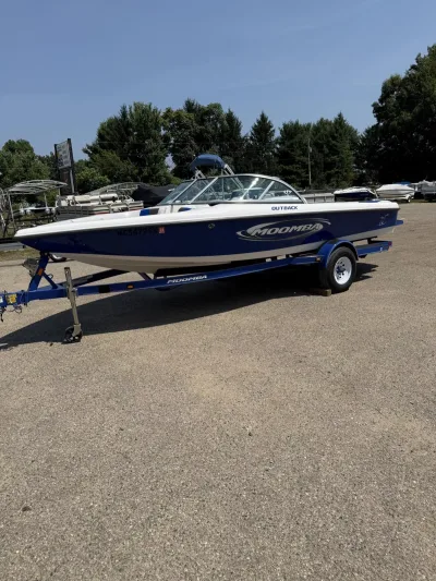 2006 Moomba Outback 