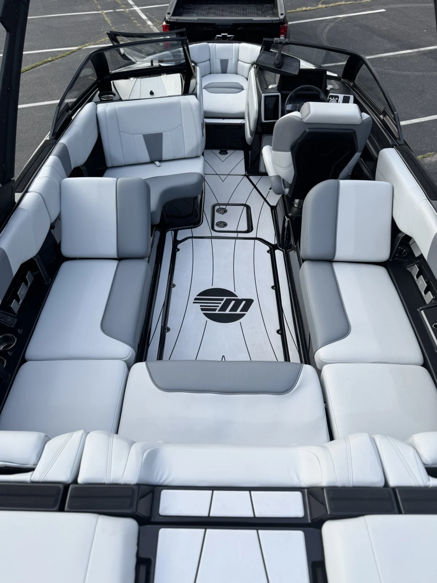 2023 Malibu 23 LSV