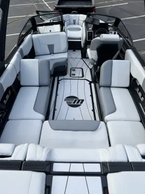 2023-malibu-wakesetter-23-lsv-107847-image1.webp