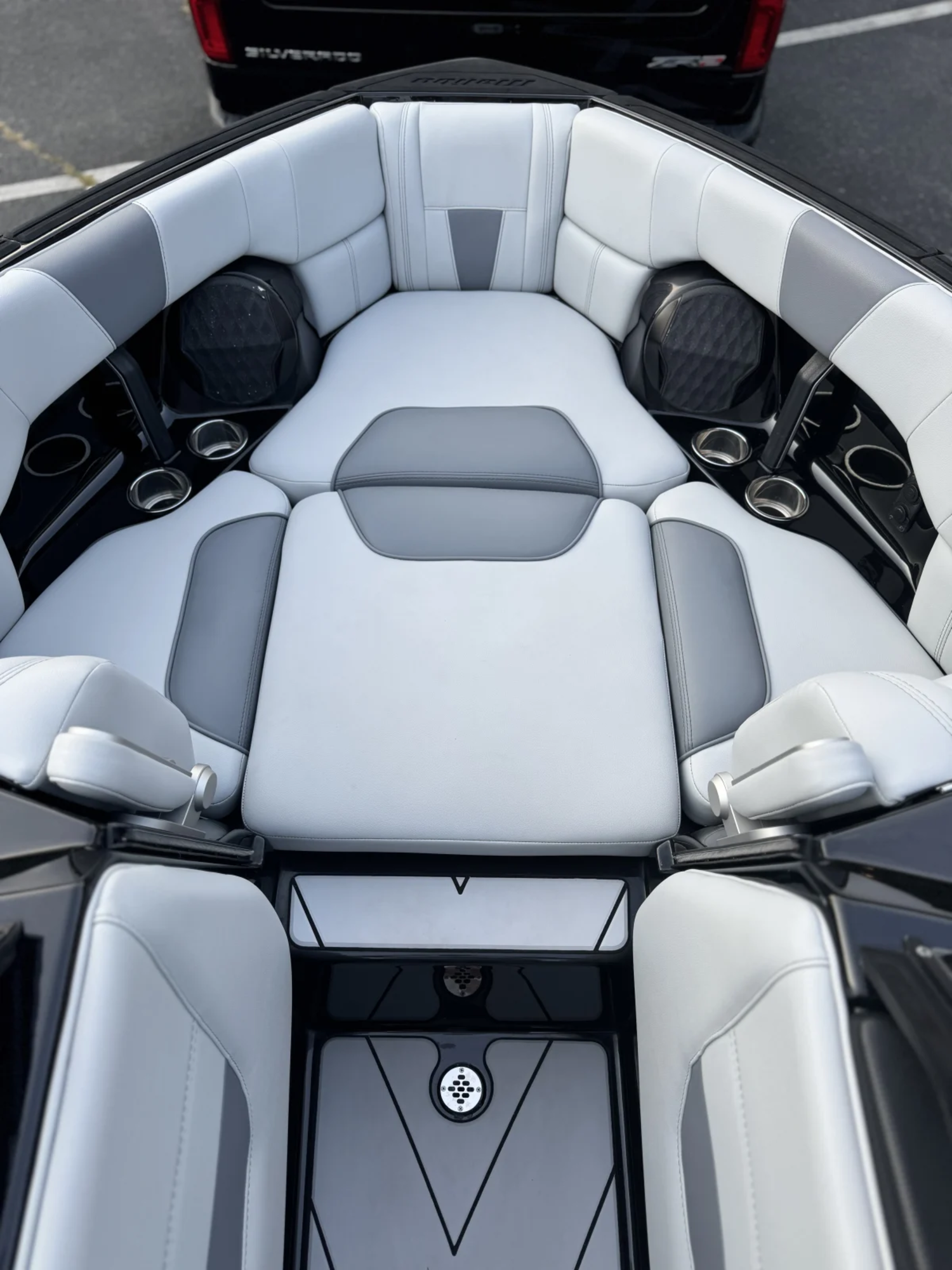 2023 Malibu 23 LSV
