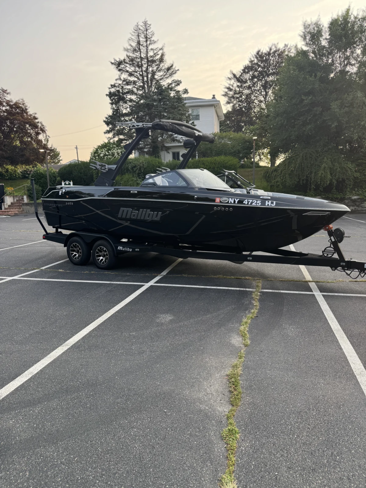 2023 Malibu 23 LSV