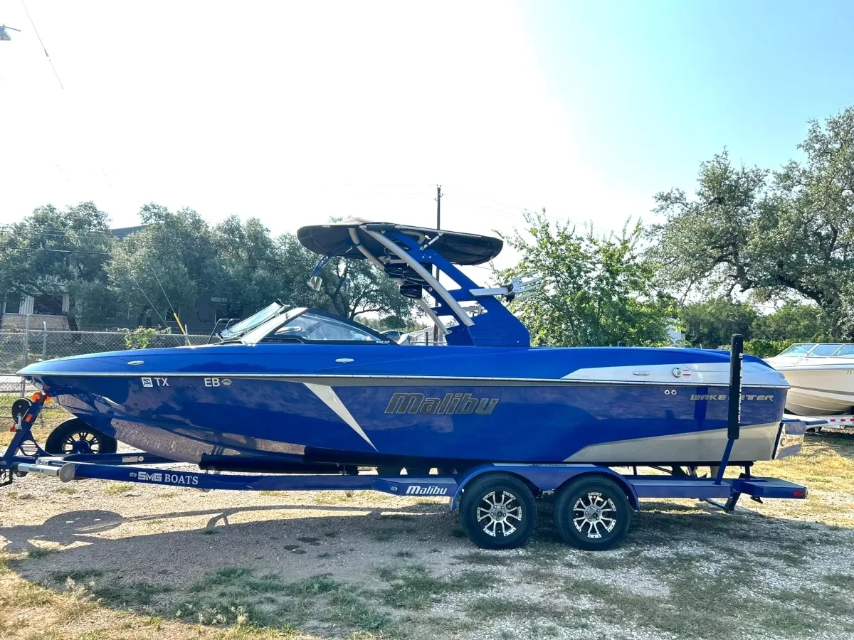 2017 Malibu Wakesetter 25 LSV