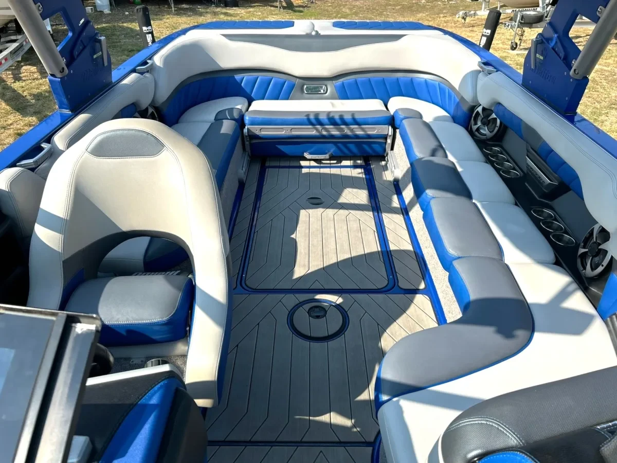 2017 Malibu Wakesetter 25 LSV