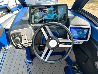 2017 Malibu Boats Wakesetter 25 LSV for sale in Austin, Texas