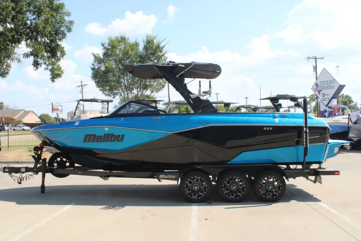 2022 Malibu 25 LSV