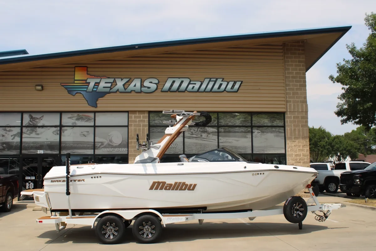 2026 Malibu 23 LSV