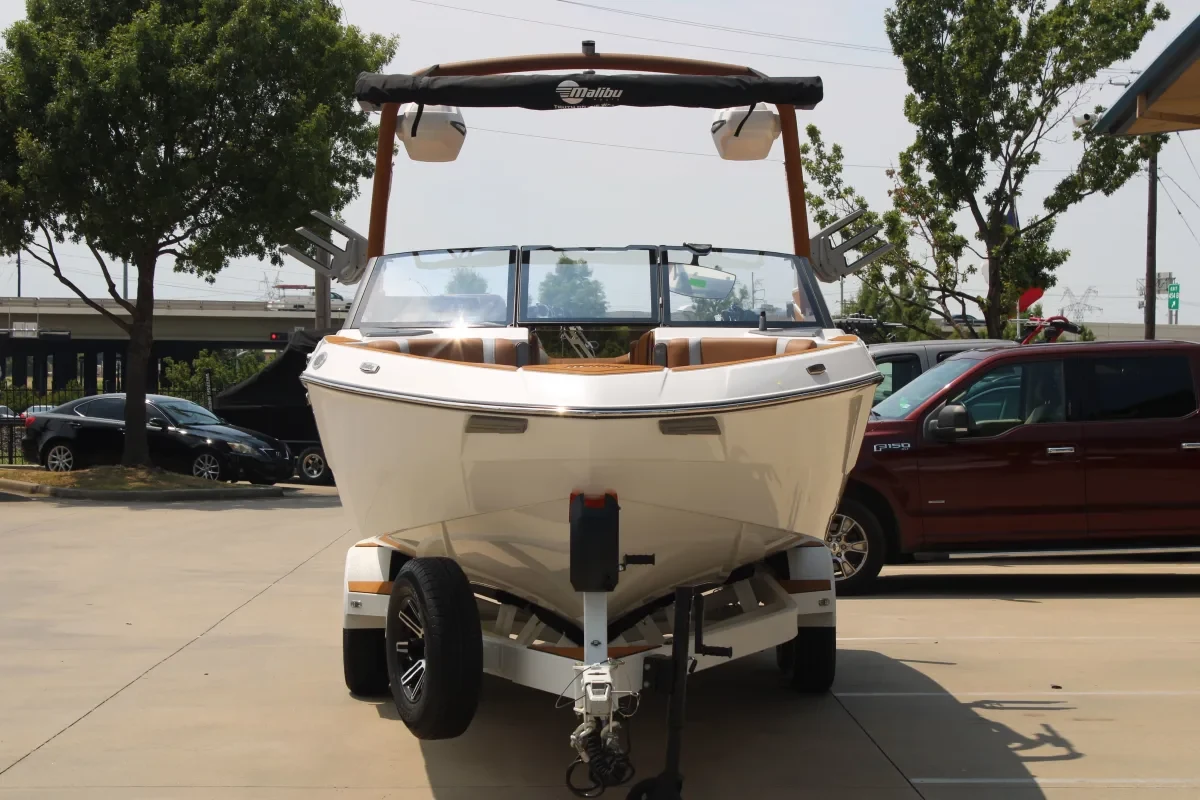 2026 Malibu 23 LSV