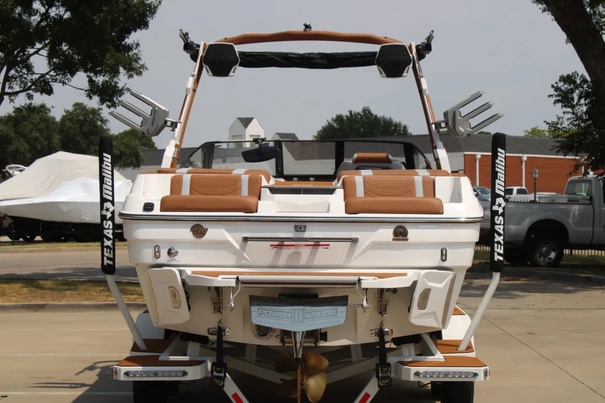 2026 Malibu 23 LSV
