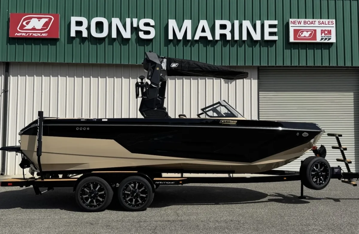 2025 Nautique GS22 Centennial Edition 