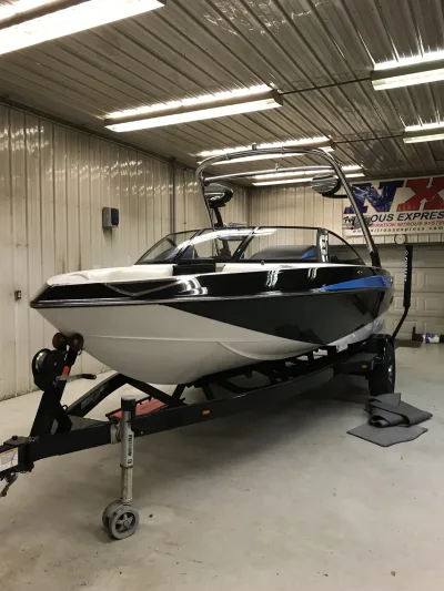 2013 Malibu Boats Wakesetter VTX for sale in Corydon, Indiana