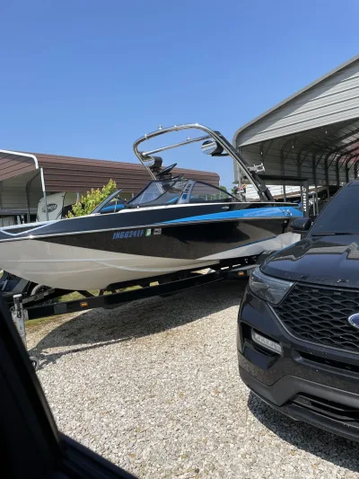 2013 Malibu Boats Wakesetter VTX for sale in Corydon, Indiana