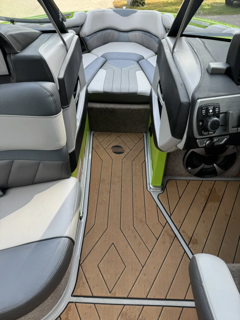 2018 Malibu Boats Wakesetter 25 LSV for sale in Laconia, New Hampshire