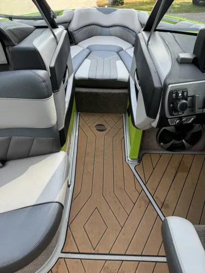 2018 Malibu Boats Wakesetter 25 LSV for sale in Laconia, New Hampshire