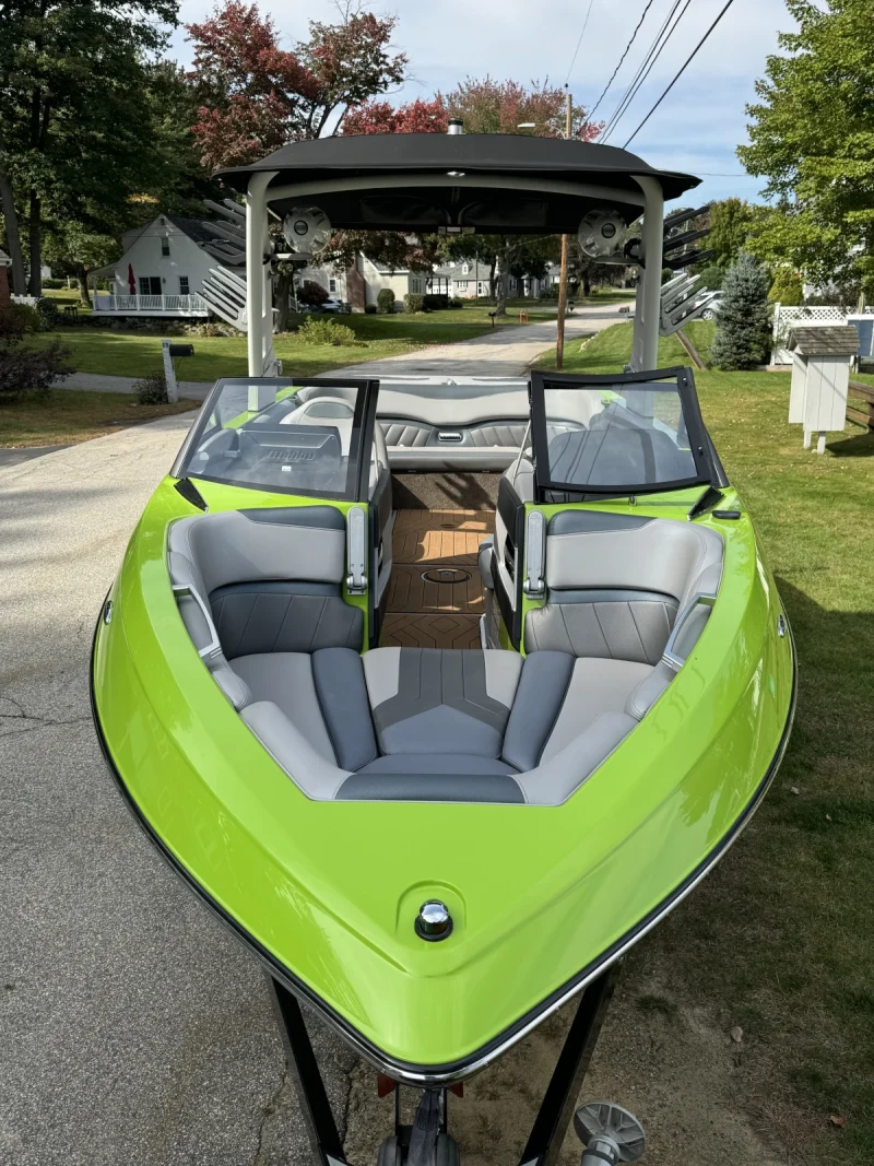 2018 Malibu Boats Wakesetter 25 LSV for sale in Laconia, New Hampshire