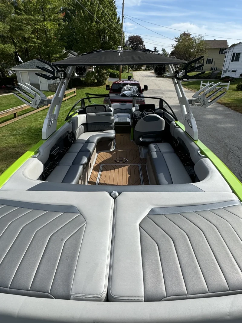 2018 Malibu Boats Wakesetter 25 LSV for sale in Laconia, New Hampshire