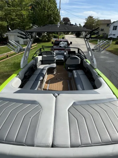 2018 Malibu Boats Wakesetter 25 LSV for sale in Laconia, New Hampshire