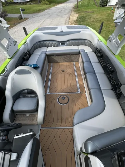 2018 Malibu Boats Wakesetter 25 LSV for sale in Laconia, New Hampshire