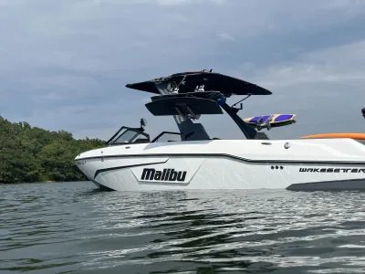 2021 Malibu Boats Wakesetter 25 LSV for sale in Tolono, Illinois