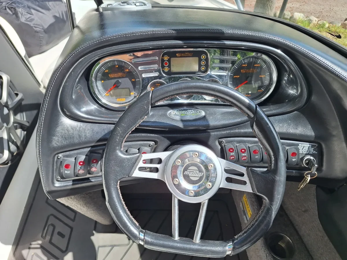 2006 Malibu Boats Wakesetter VLX for sale in Slinger, Wisconsin